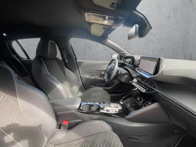 Peugeot 208 view 13