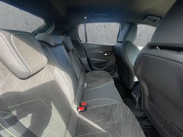 Peugeot 208 view 14