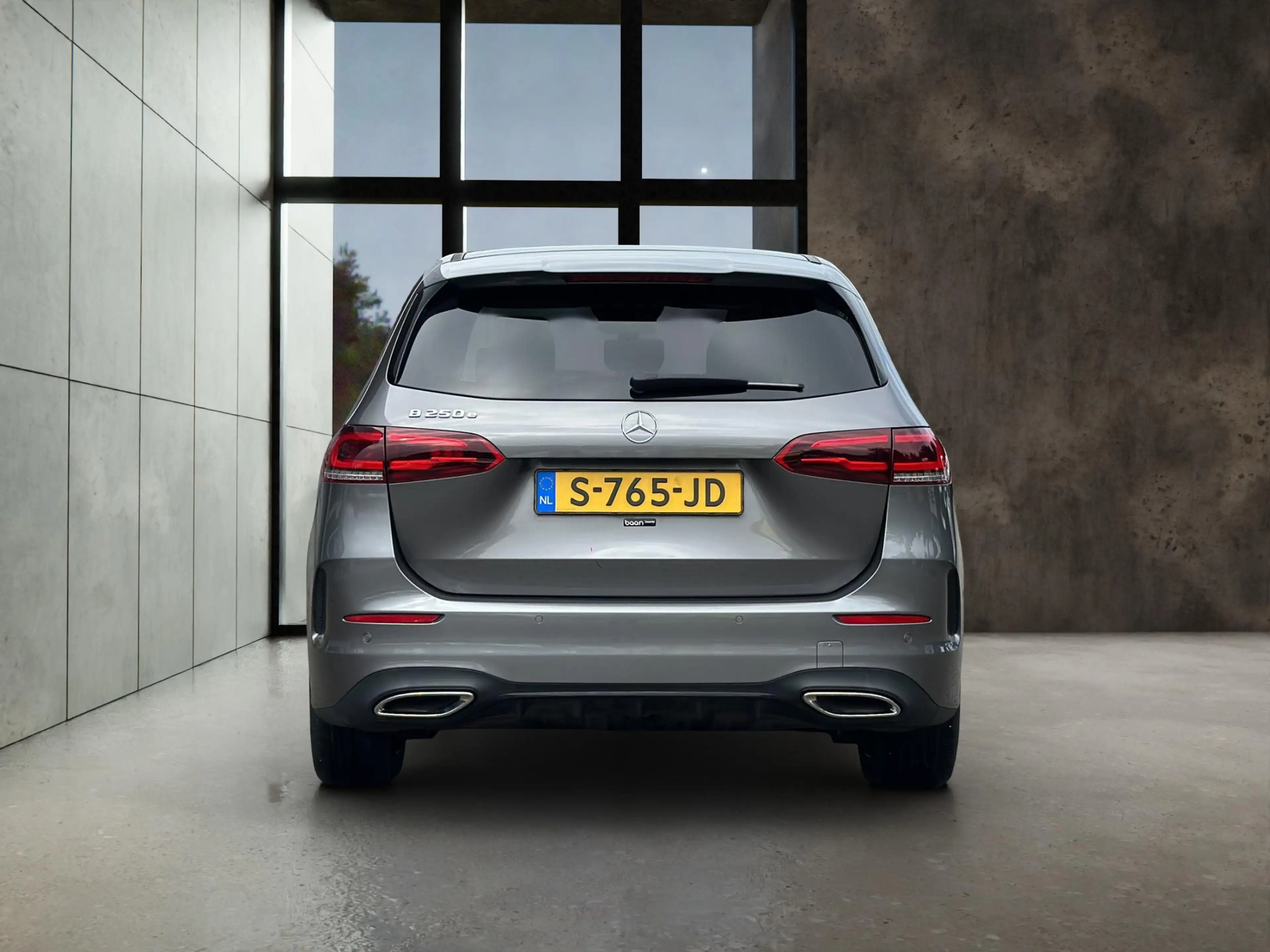 Mercedes-Benz B 250 e AMG Line — photo 5