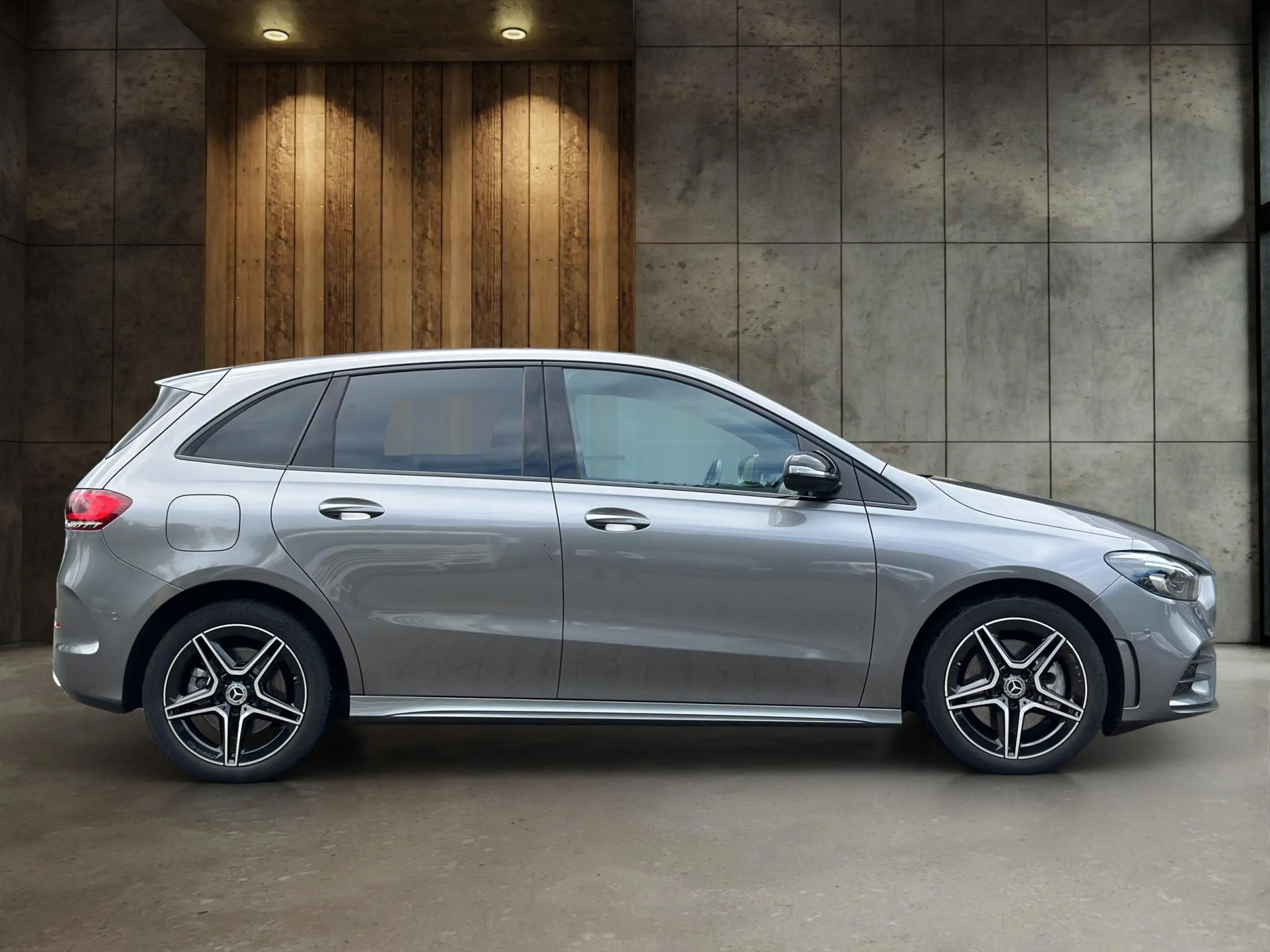 Mercedes-Benz B 250 e AMG Line — photo 7