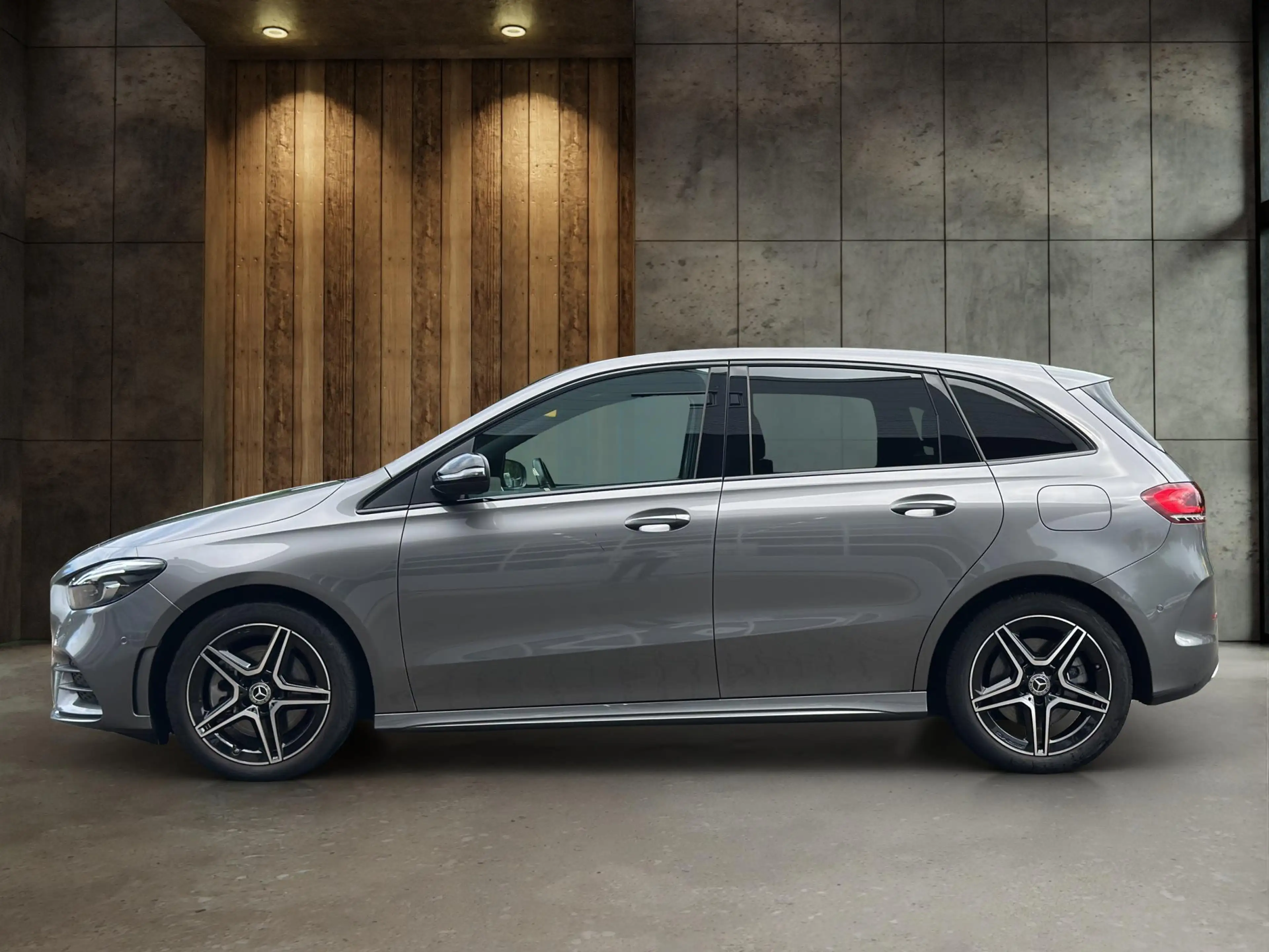 Mercedes-Benz B 250 e AMG Line — photo 3