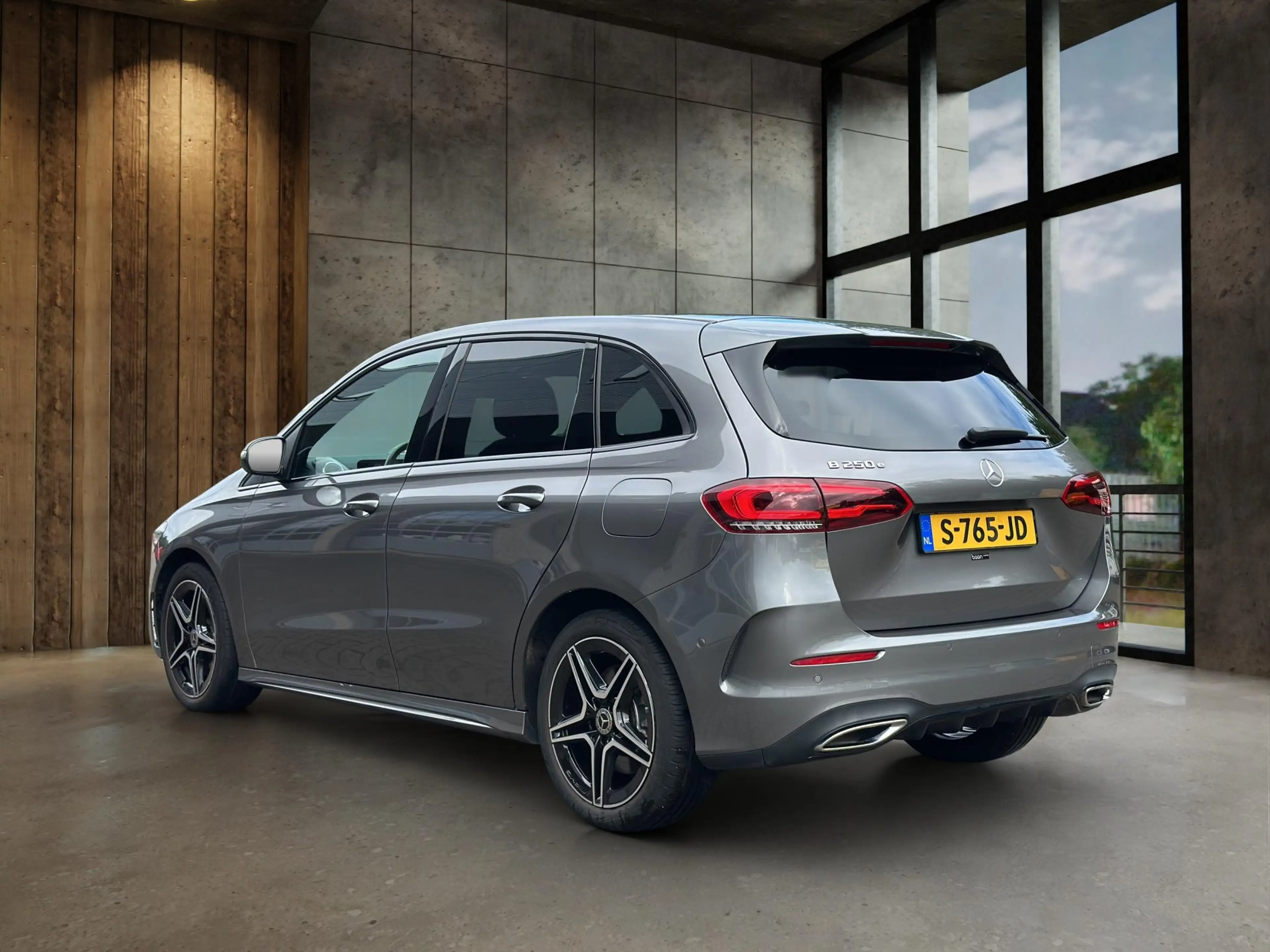 Mercedes-Benz B 250 e AMG Line — photo 4