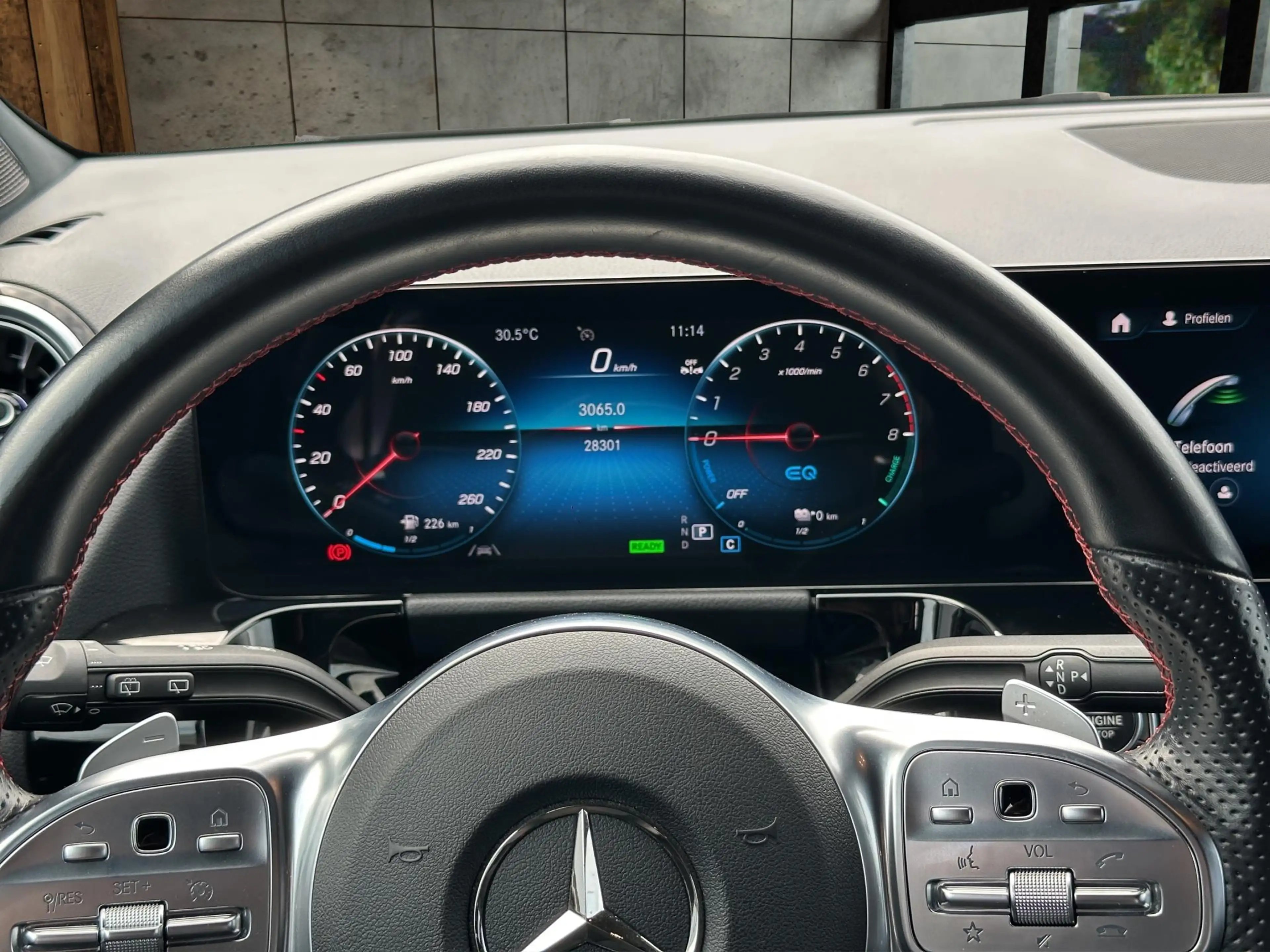 Mercedes-Benz B 250 e AMG Line — photo 11