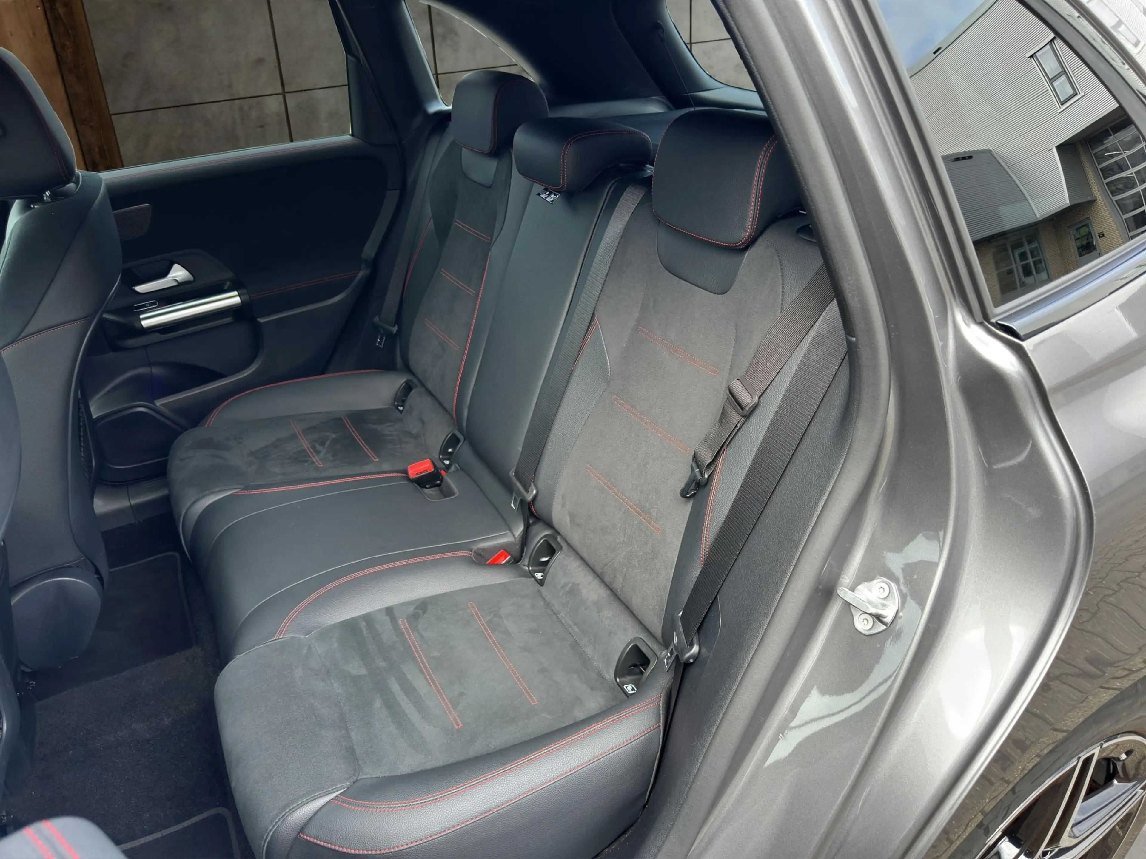 Mercedes-Benz B 250 e AMG Line — photo 13