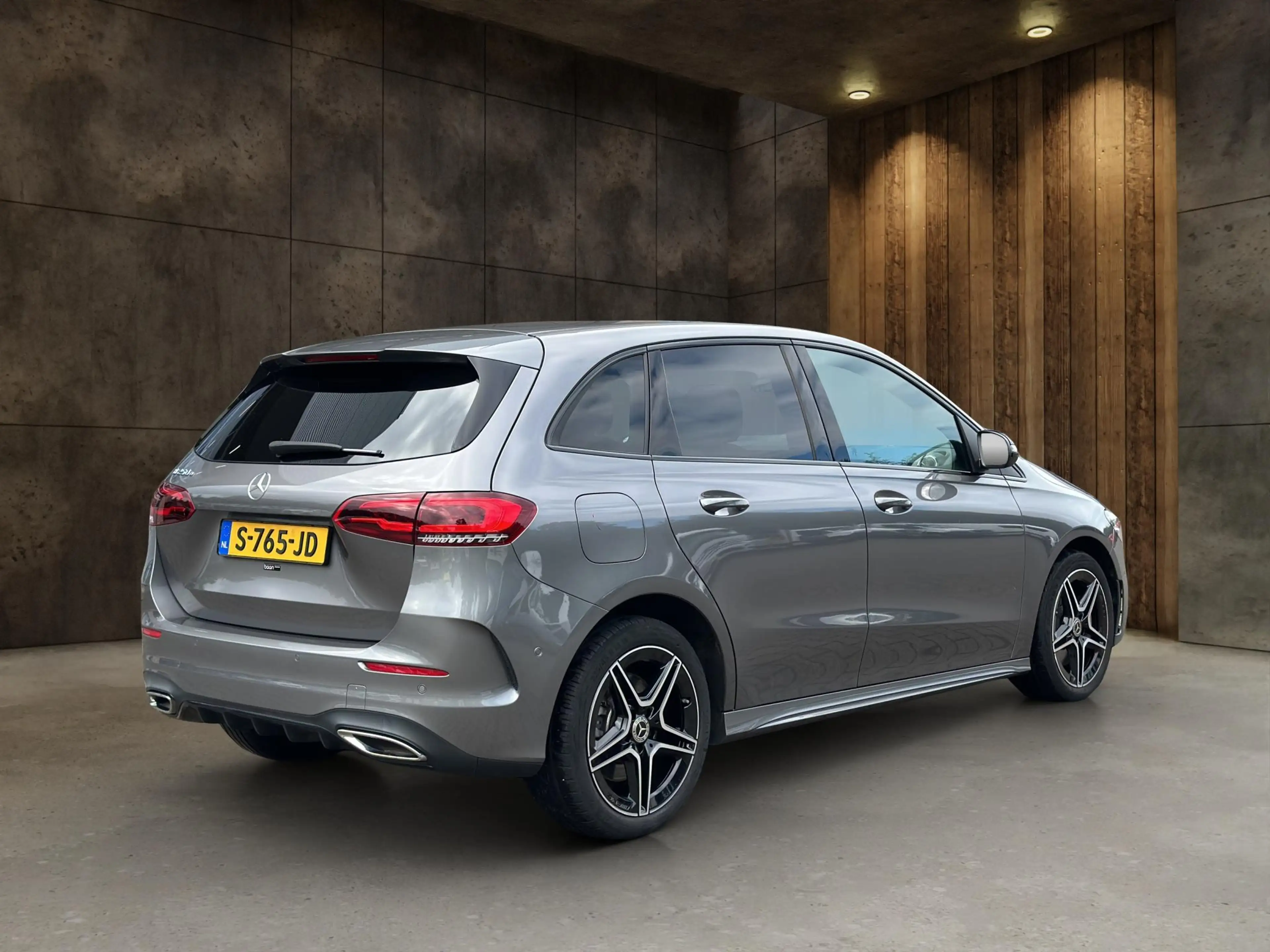 Mercedes-Benz B 250 e AMG Line — photo 6