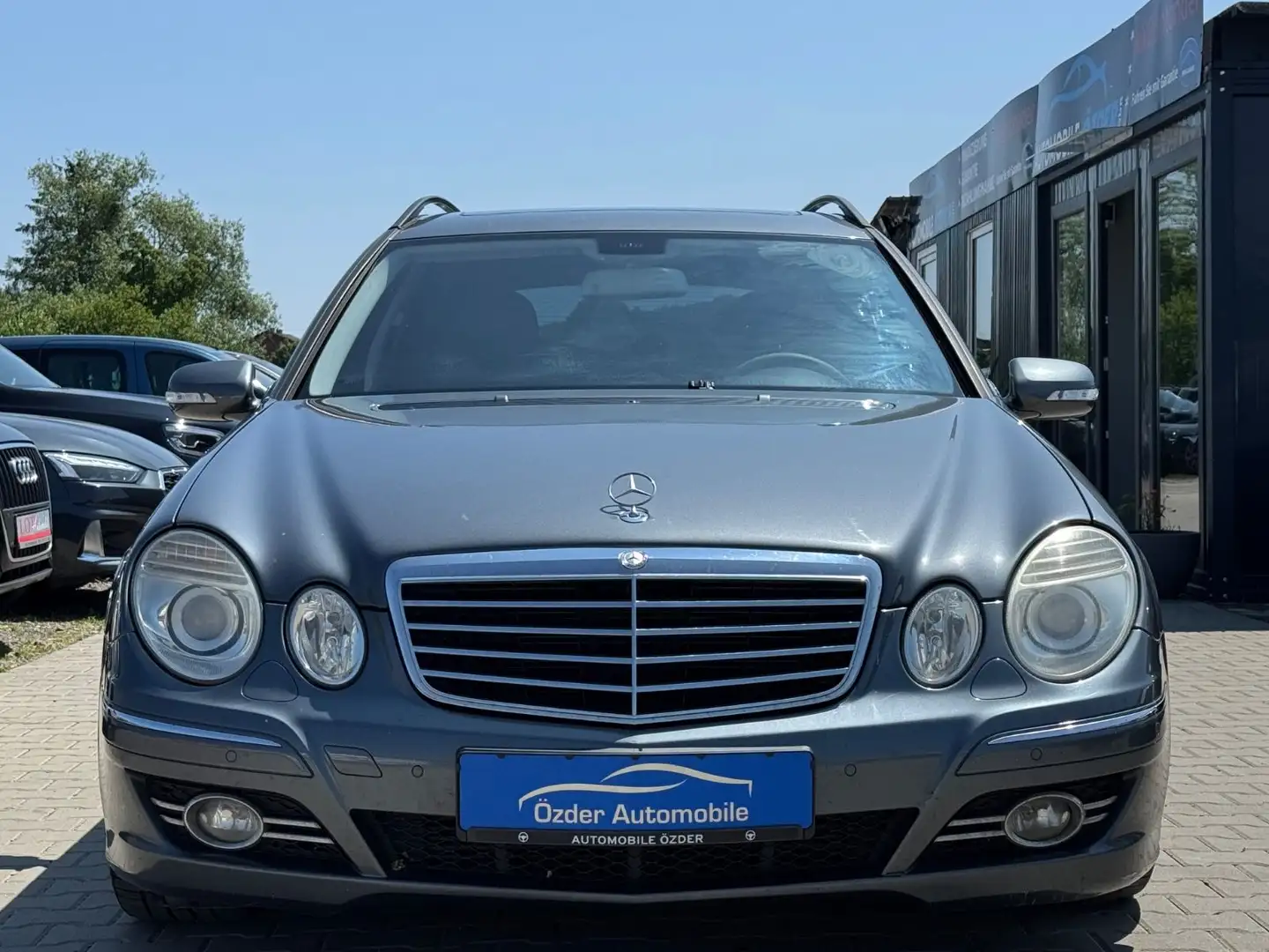 Mercedes-Benz E 320 T-Modell E 320 T CDI++Automatik++ Šedá - 2