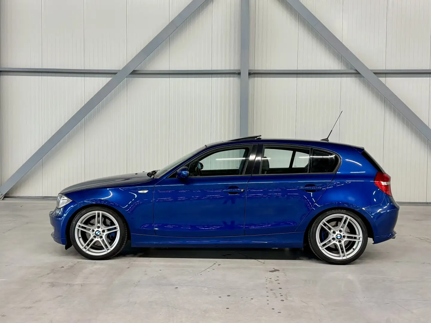 BMW 130 BMW E87 130i LCI Blau - 1
