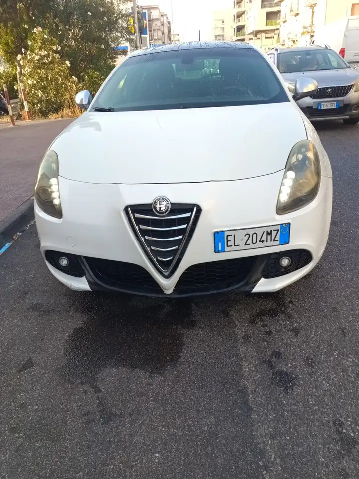 Alfa Romeo Giulietta 1.4 t. m.air Distinctive 170cv tct — photo 1 of 6