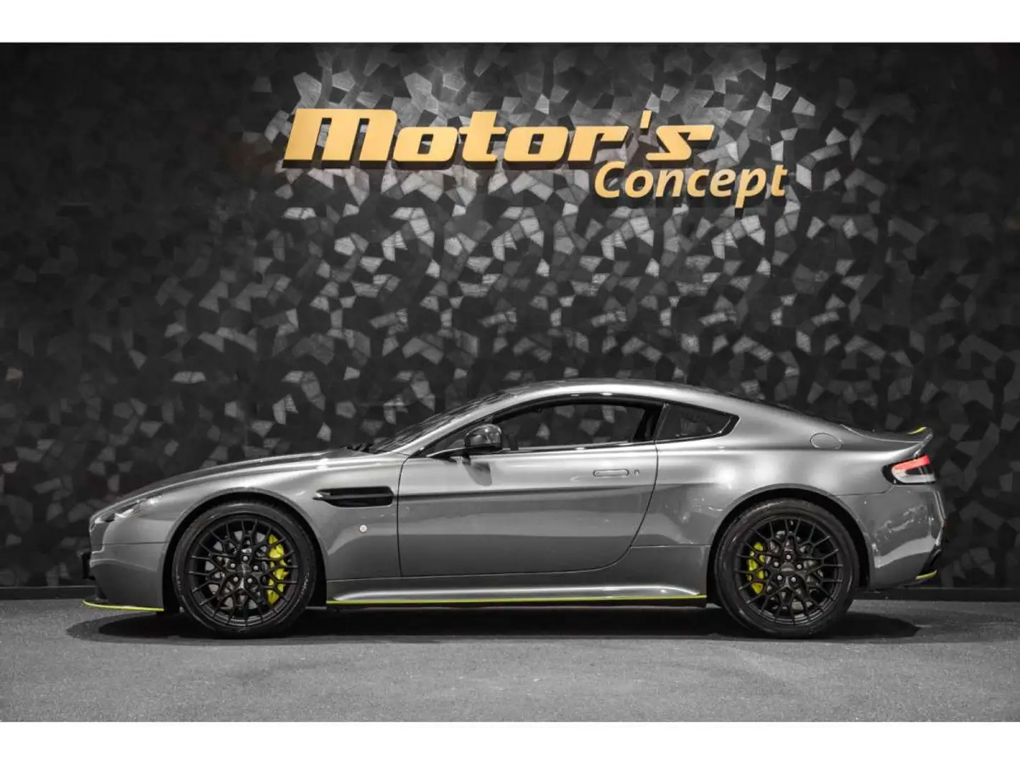 Aston Martin V8 Vantage AMR - 1 OF 200 Gris - 2
