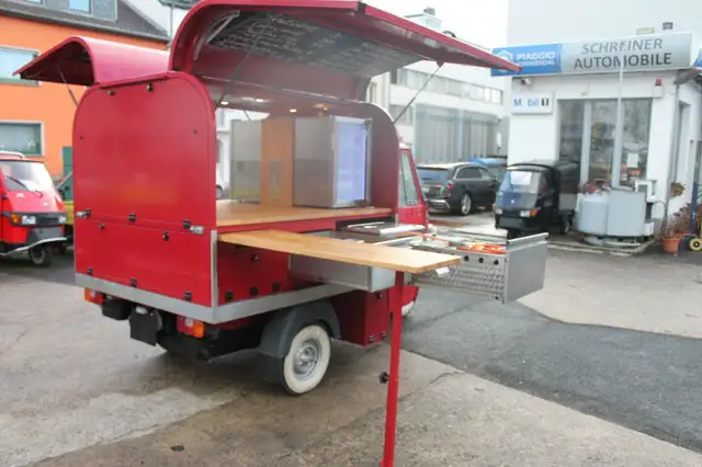 Piaggio Ape Classic Food Truck Grill + Kühlschänke