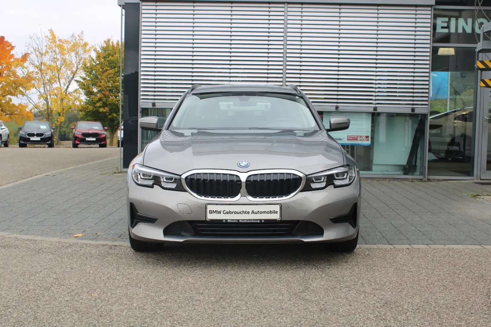 BMW 320 e Tour Advantage Navi LED Live AHK Kamera SH Grau - 2