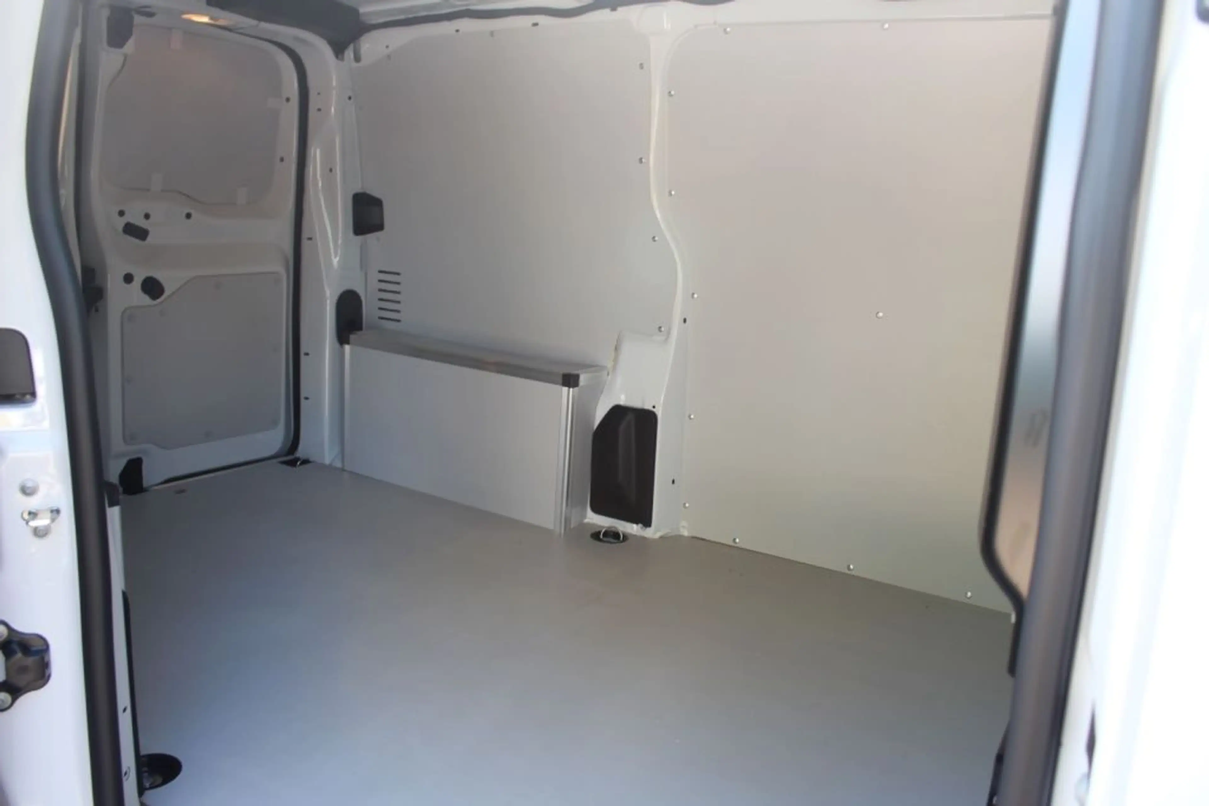 Opel Vivaro 2.2 Diesel 150 M S&S — photo 15