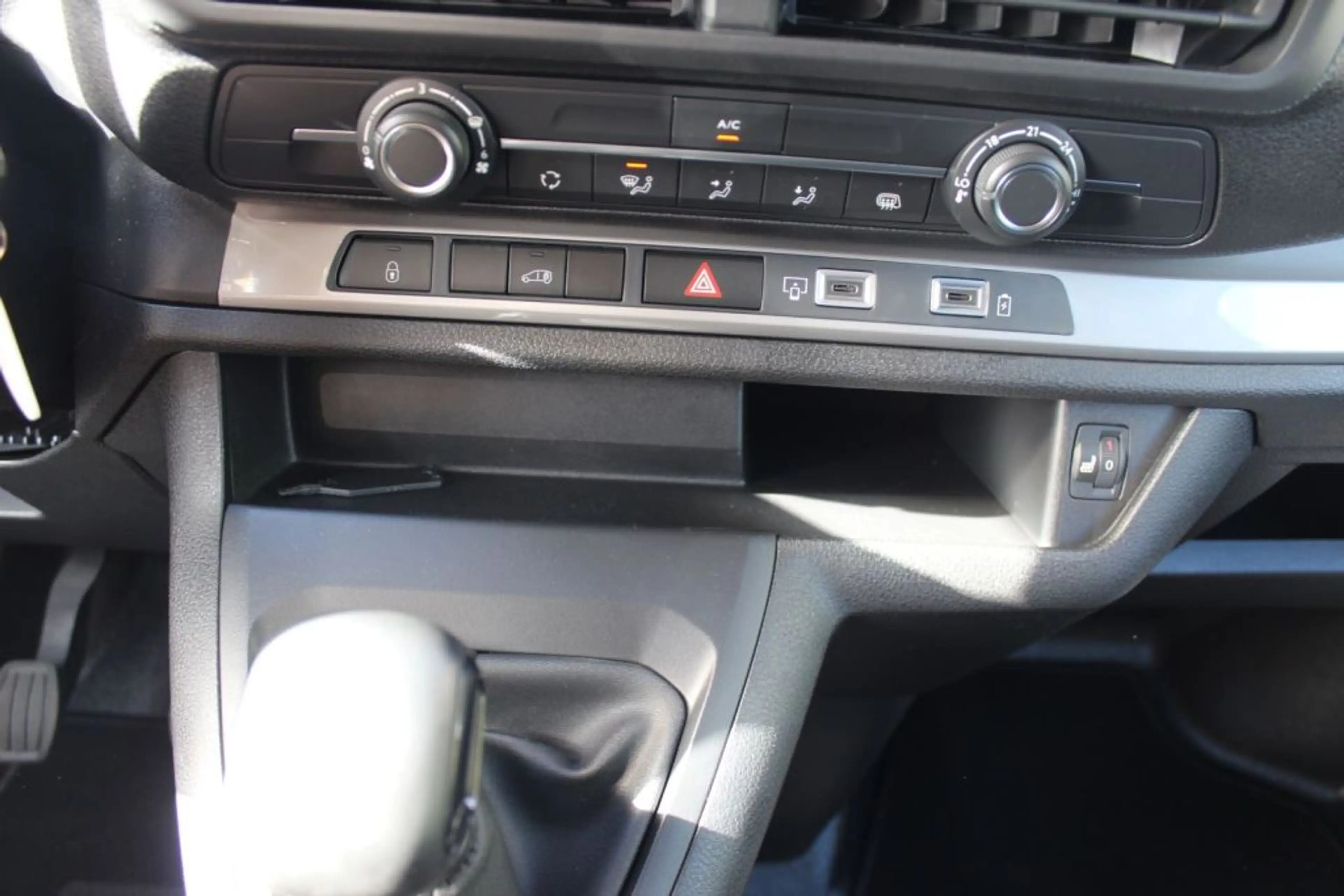 Opel Vivaro 2.2 Diesel 150 M S&S — photo 10
