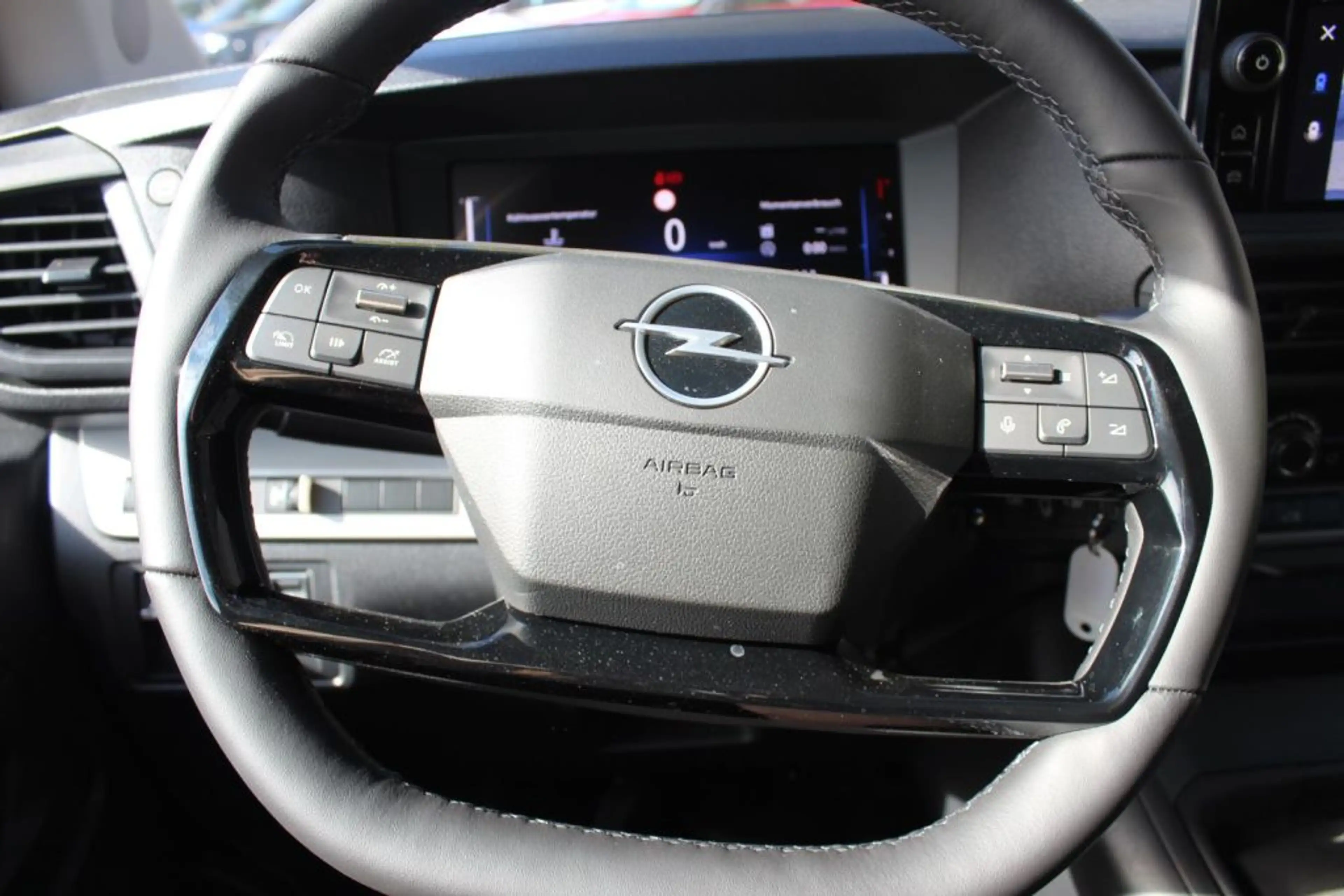 Opel Vivaro 2.2 Diesel 150 M S&S — photo 5