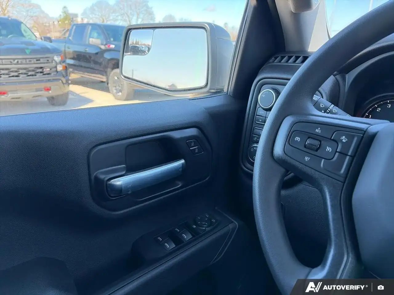 Chevrolet Silverado 1500 снимка Chevrolet Silverado 1500