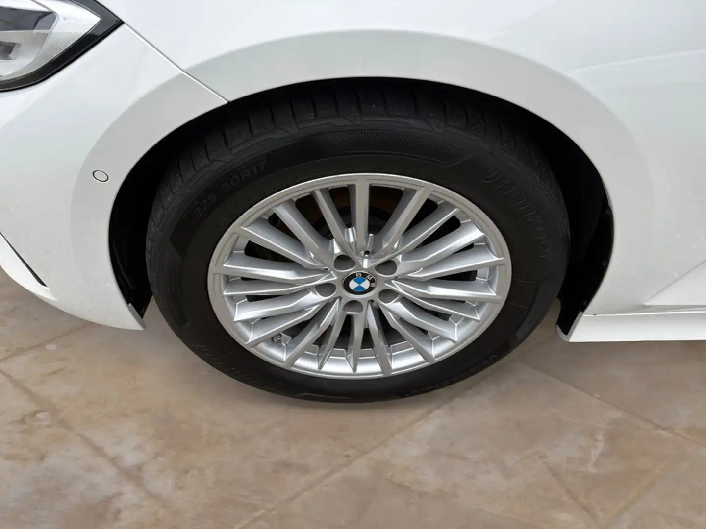 BMW 318 d Touring Sport Line Aut. + GARANTIE Weiß - 2