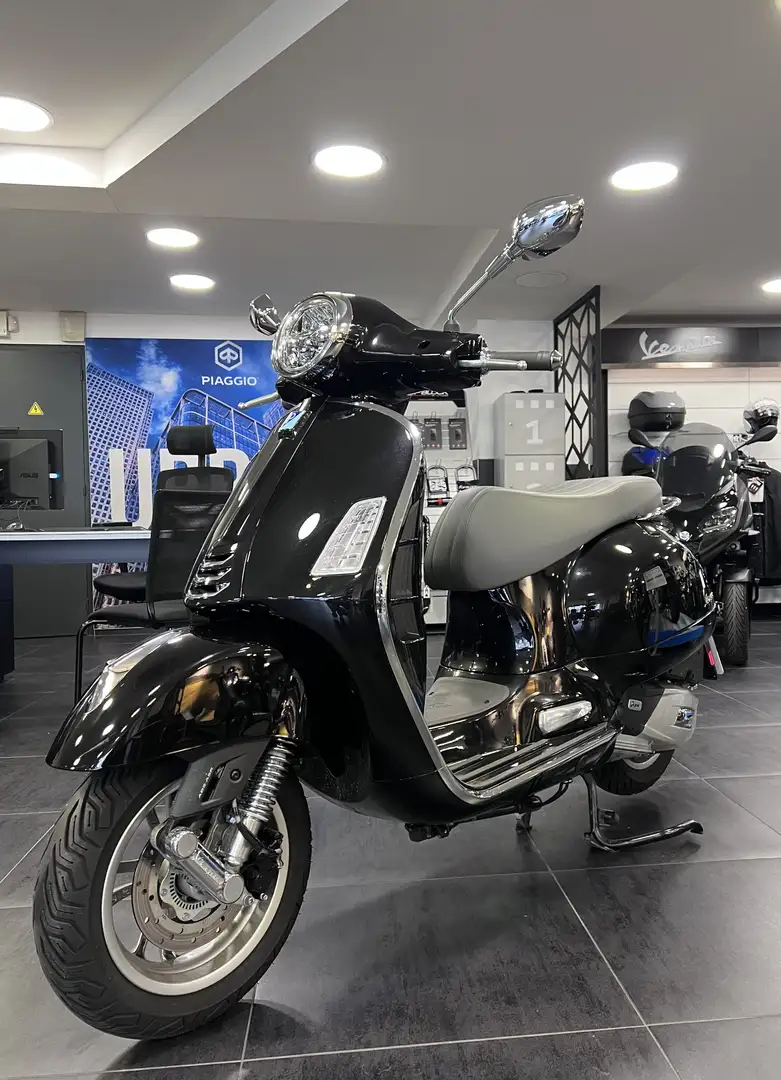 Piaggio GTS 125 Negro - 2