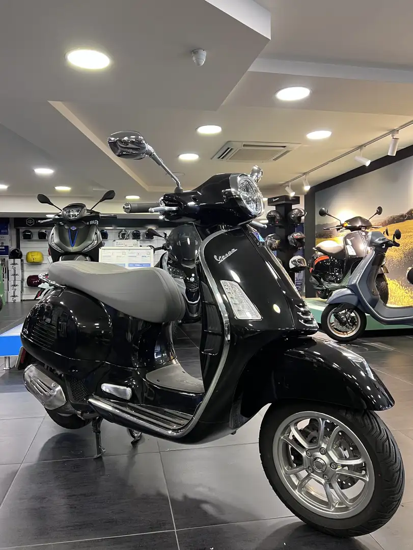 Piaggio GTS 125 Negro - 1