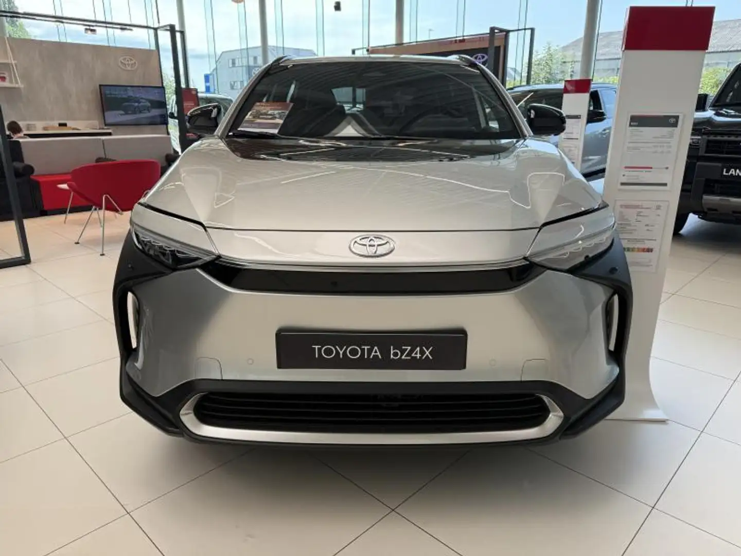 Toyota bZ4X EV 2WD Executive Zilver - 2