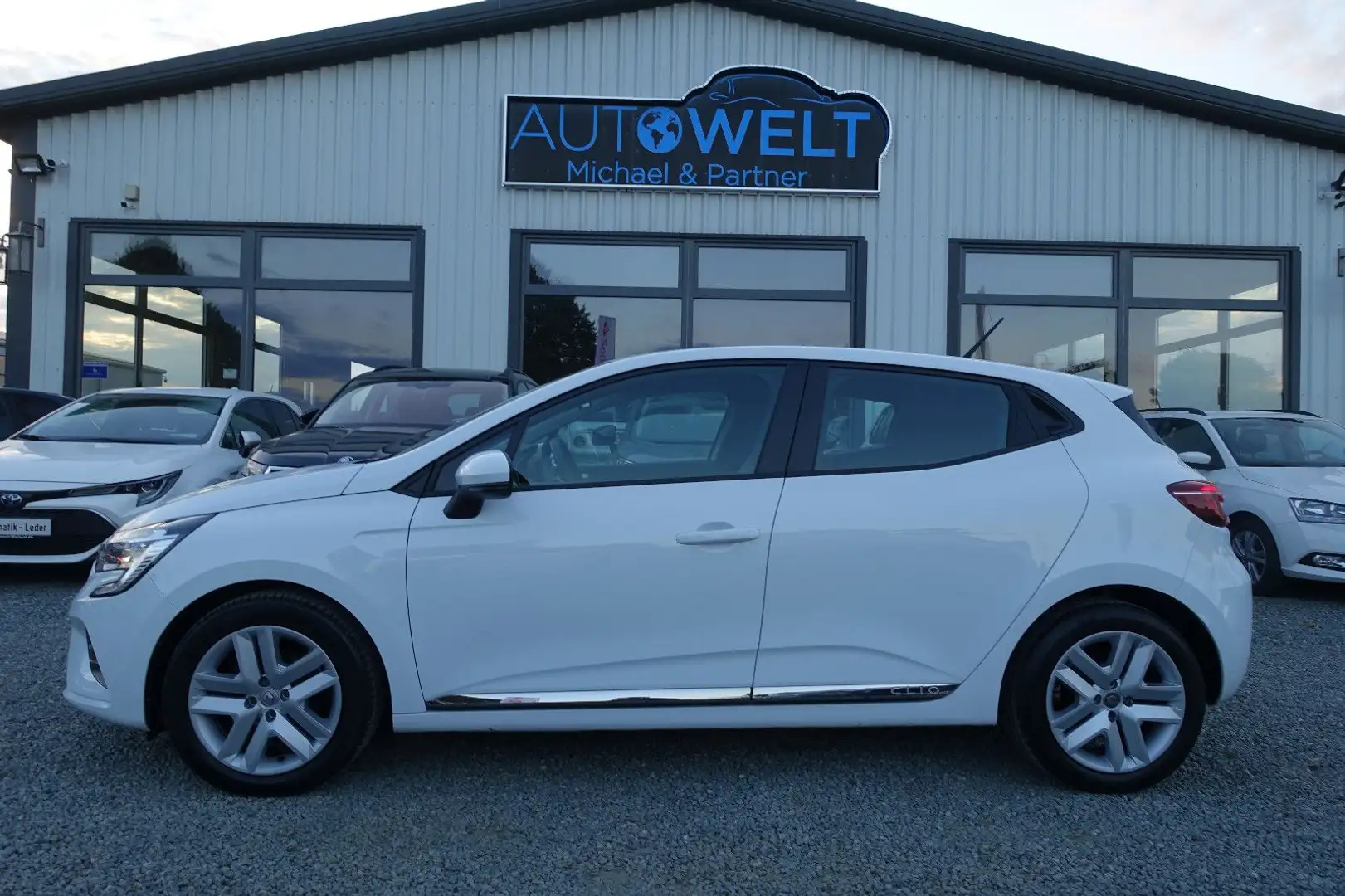 Renault Clio 1.0 TCe KLIMA LED NAV DAB PDC TÜV+Insp. NEU Weiß - 1