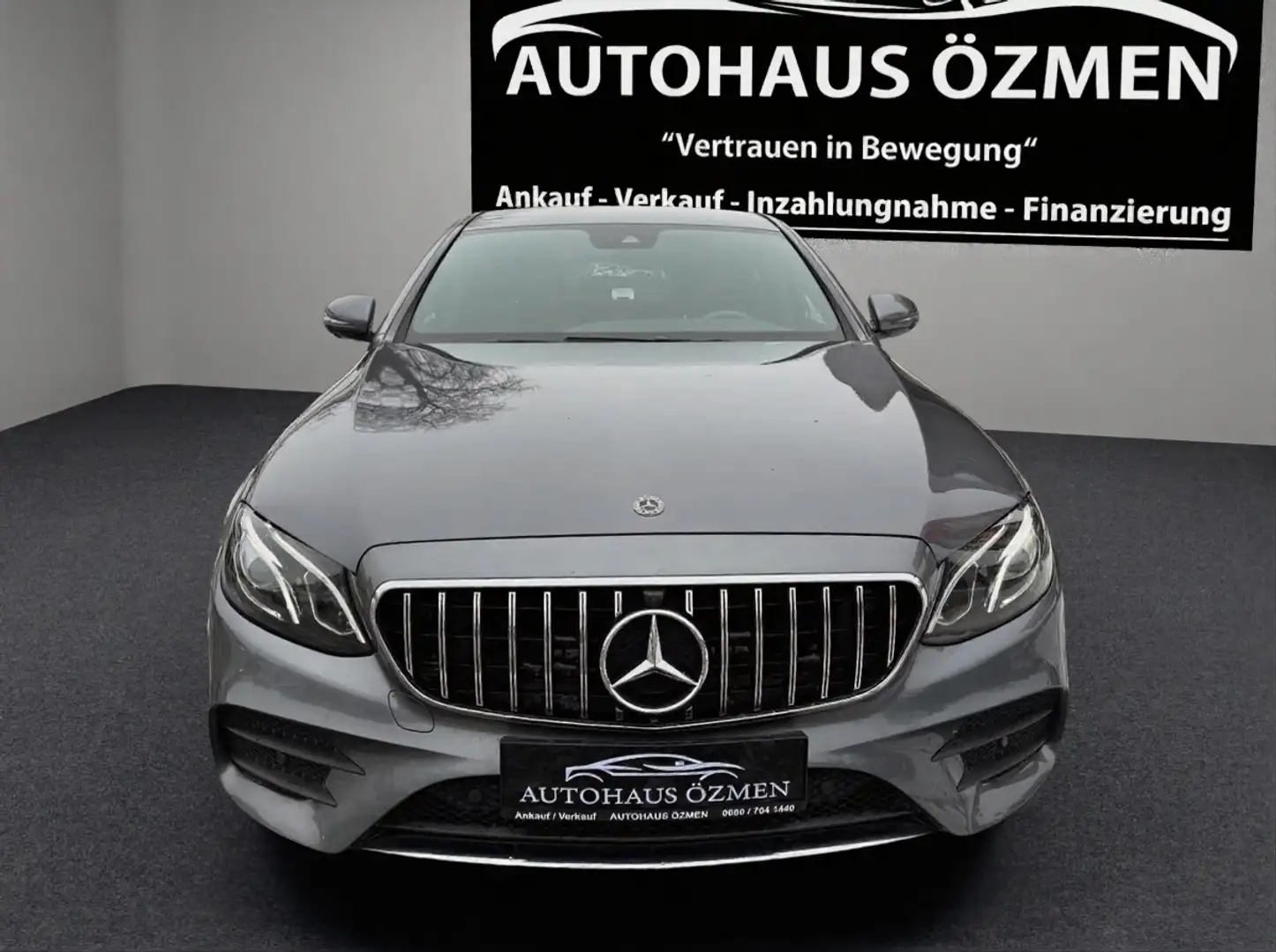 Mercedes-Benz E 220 E 220 d Exclusive Aut. Grau - 2