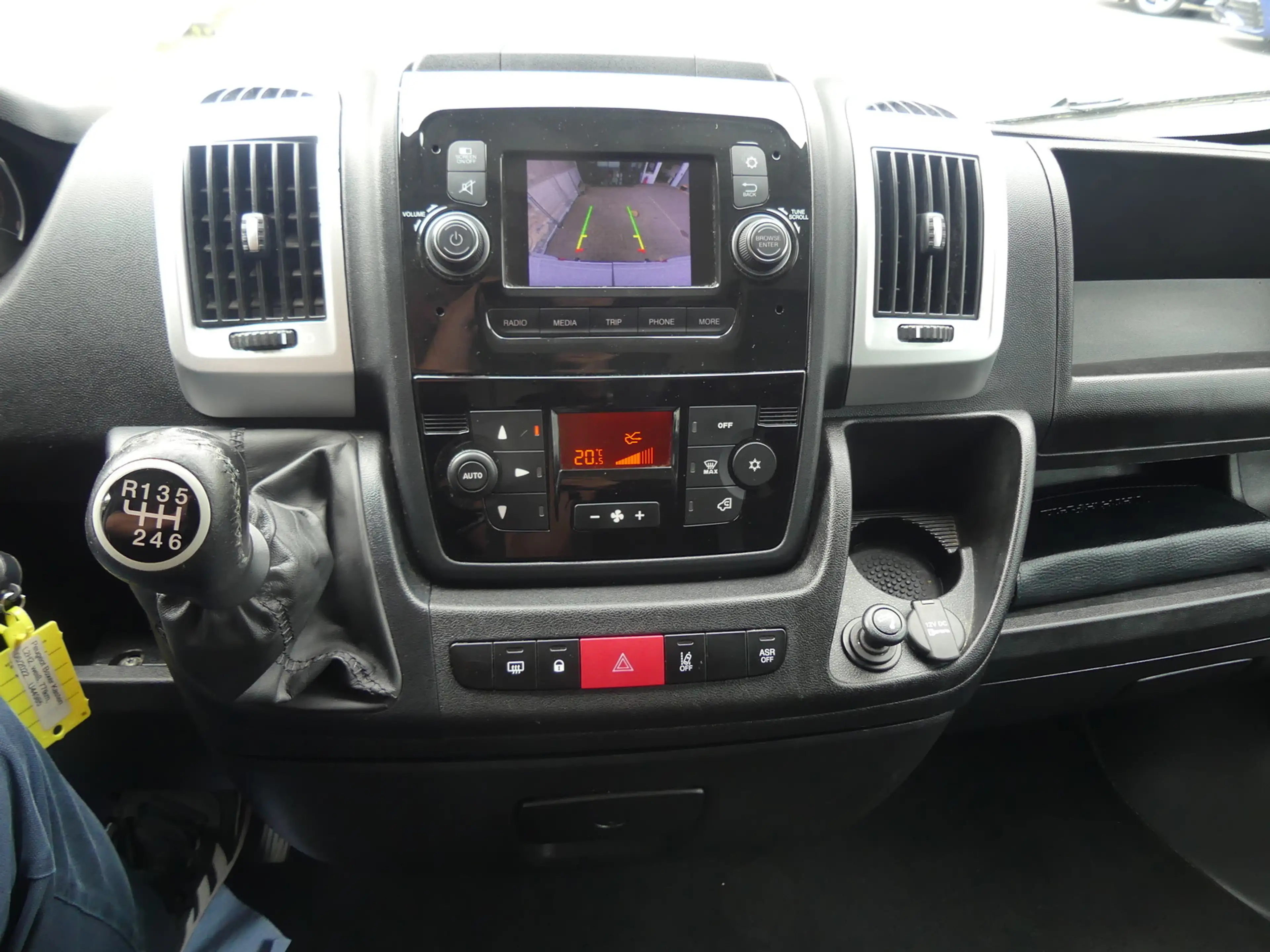 Peugeot Boxer Kasten 335 L2H2 Premium BlueHD KAM/TEMPOMAT — photo 6