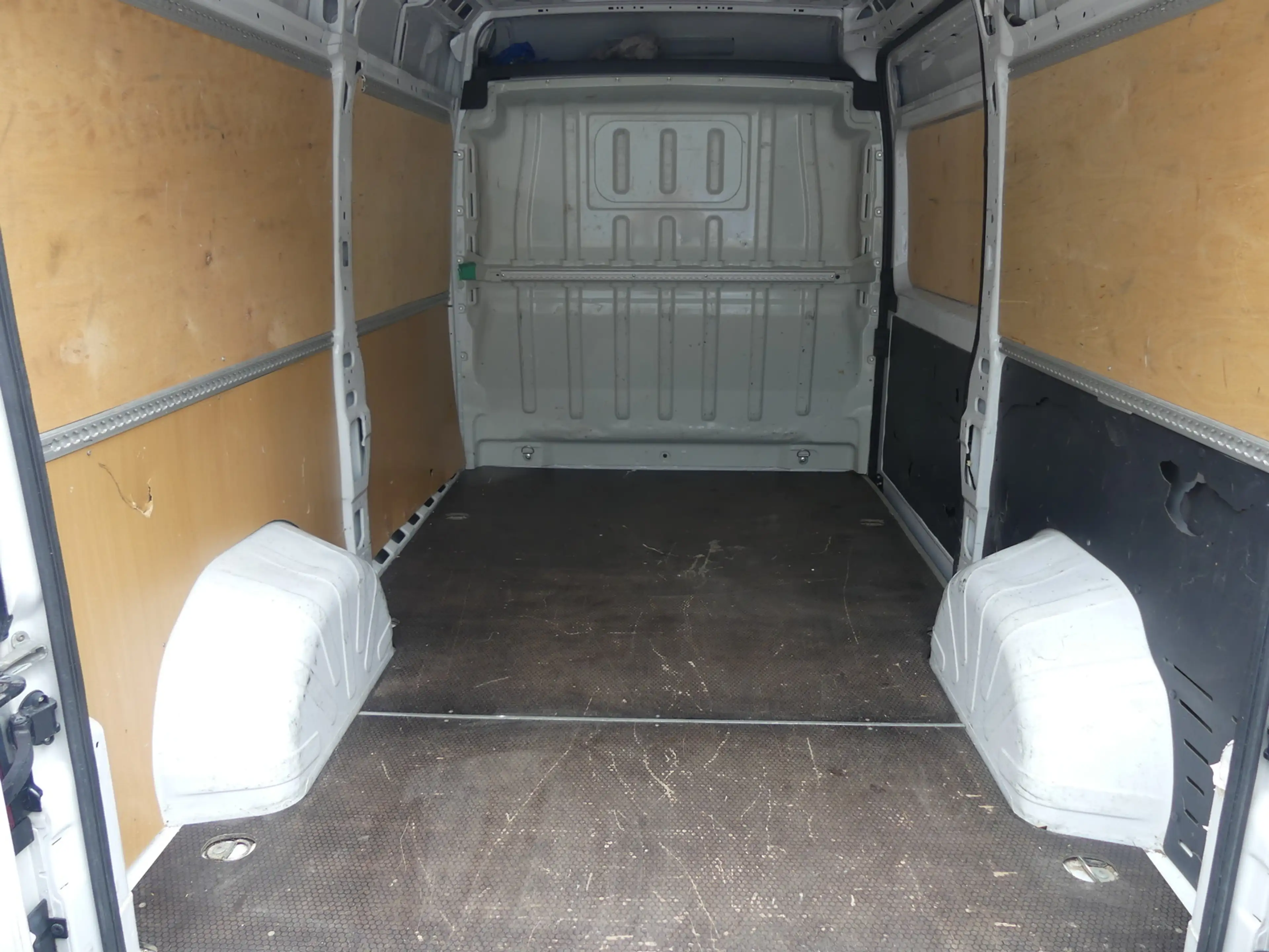 Peugeot Boxer Kasten 335 L2H2 Premium BlueHD KAM/TEMPOMAT — photo 13