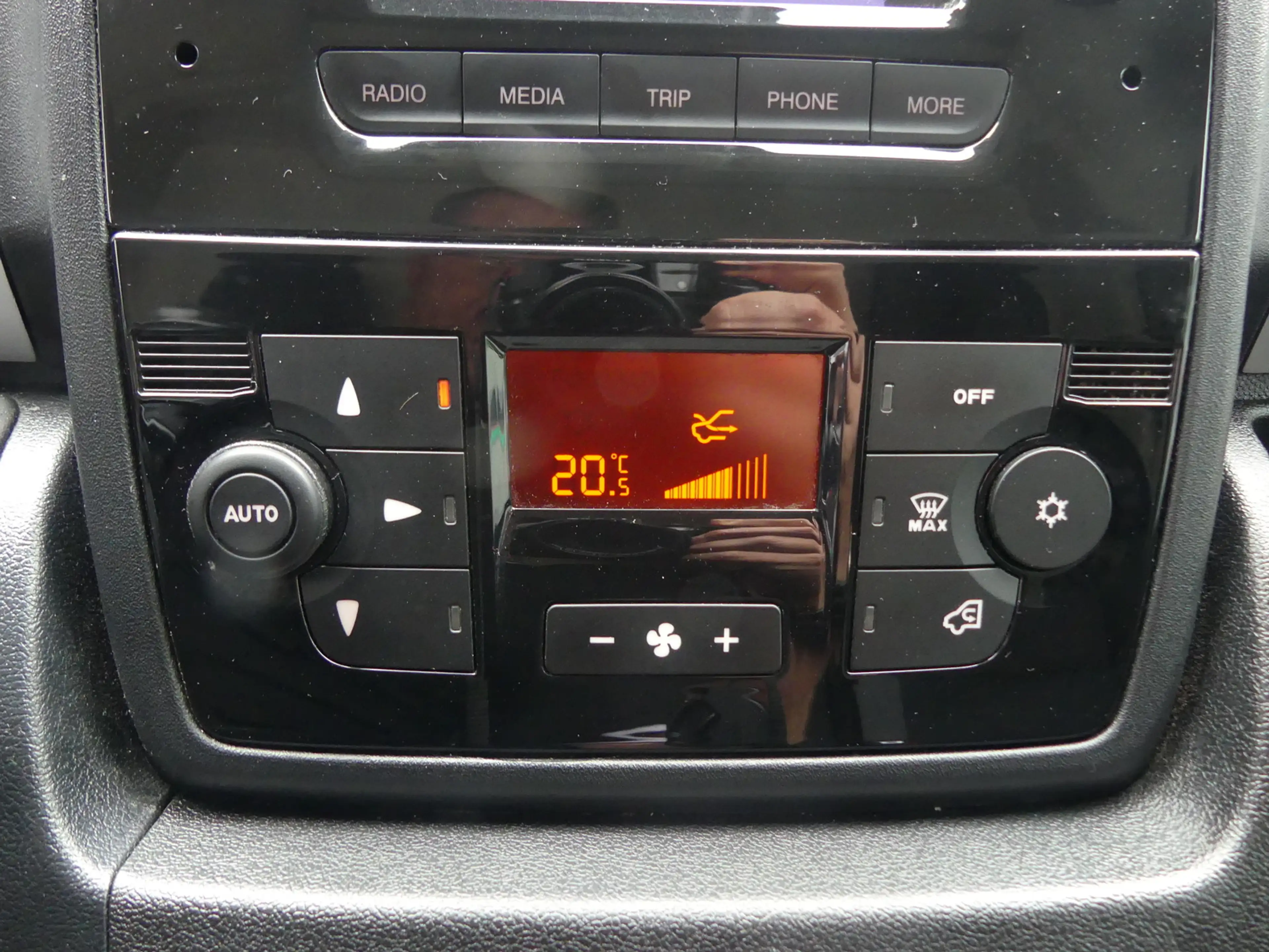 Peugeot Boxer Kasten 335 L2H2 Premium BlueHD KAM/TEMPOMAT — photo 7