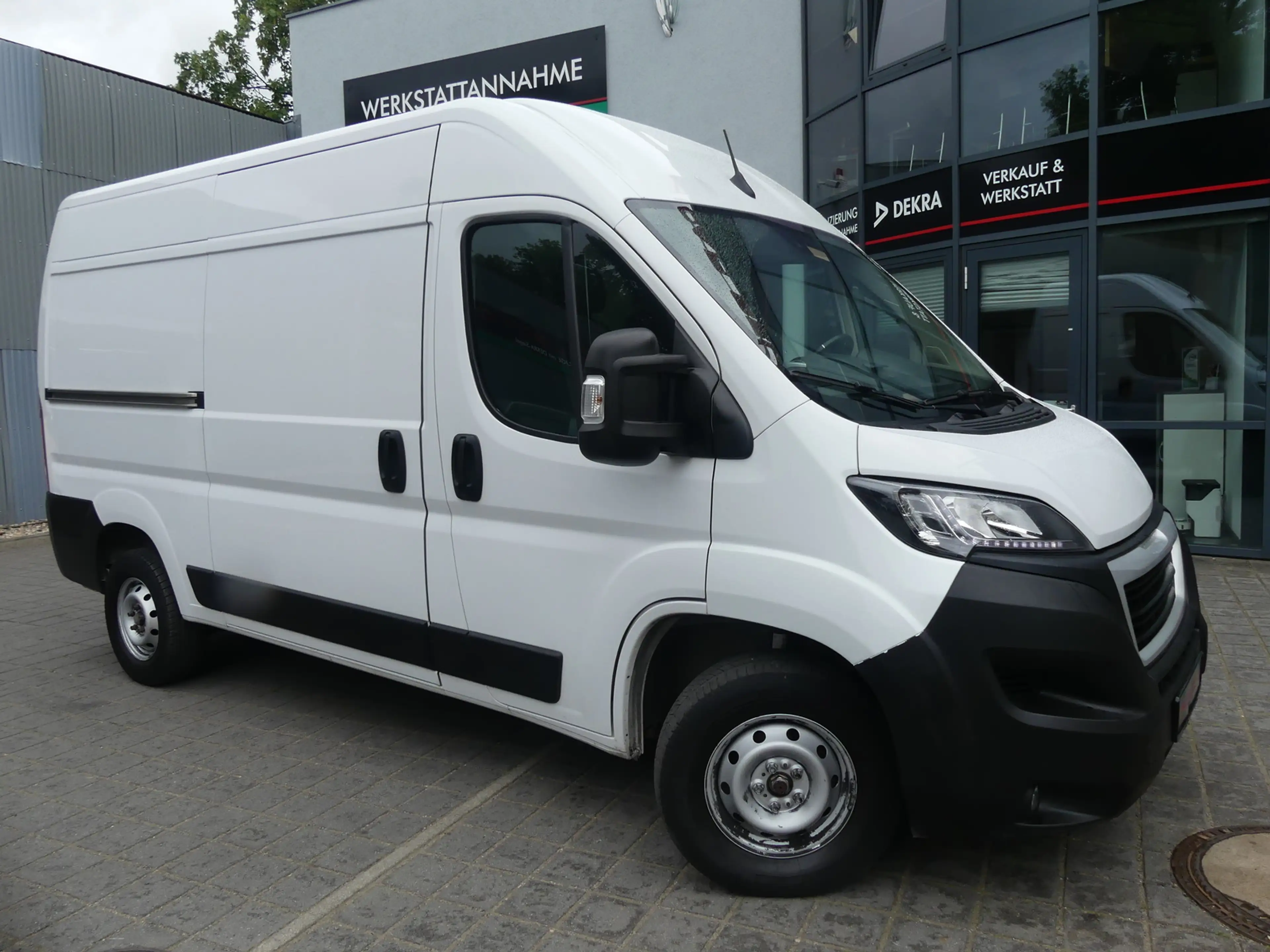 Peugeot Boxer Kasten 335 L2H2 Premium BlueHD KAM/TEMPOMAT