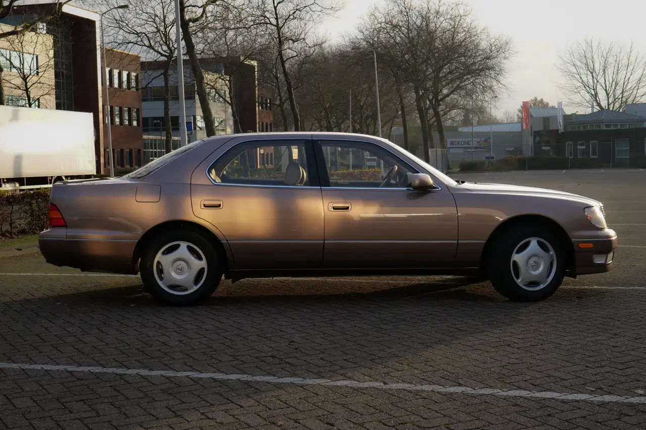 Lexus LS 400, foto 2