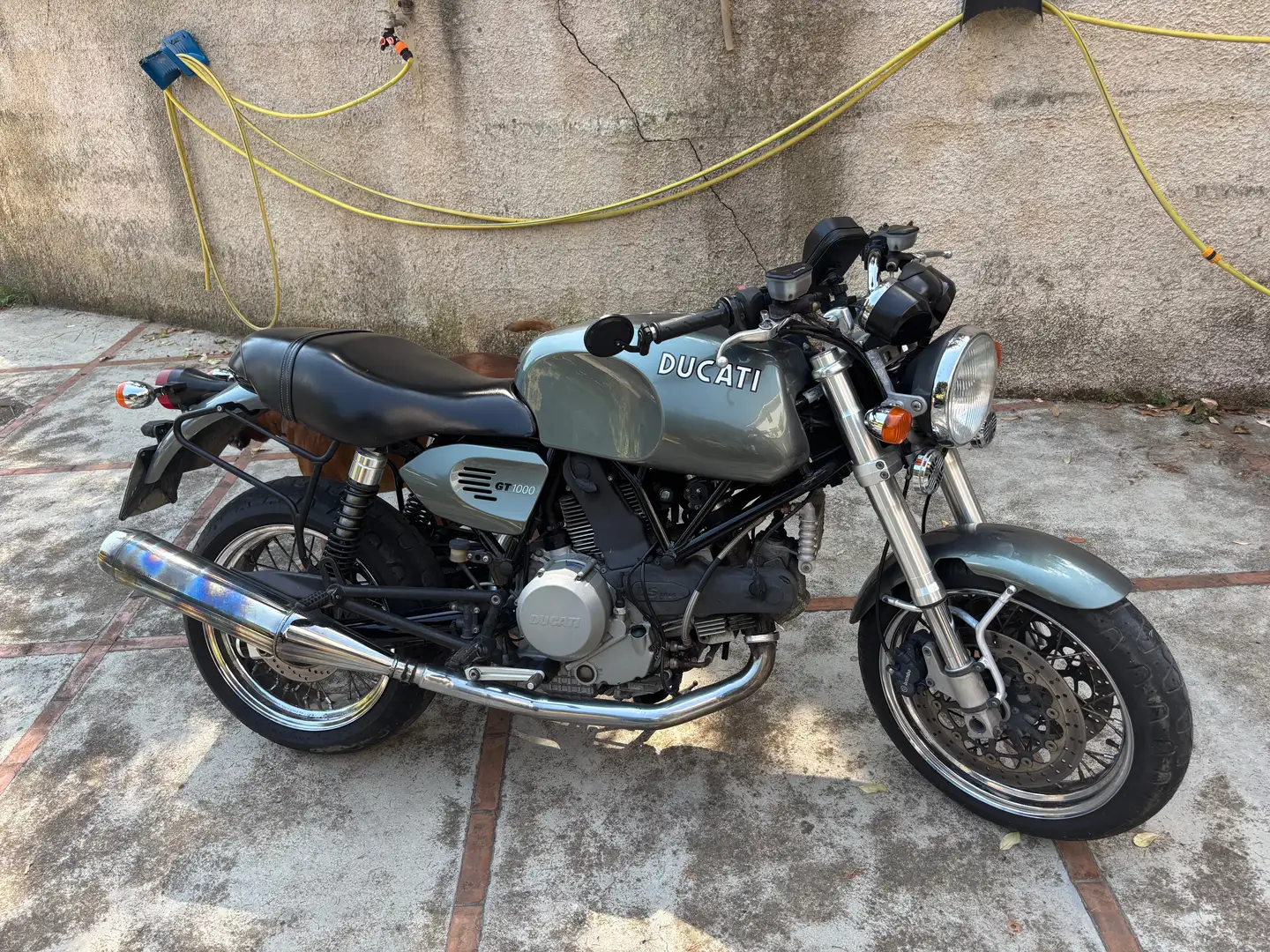 Ducati 1000 GT Grigio - 1