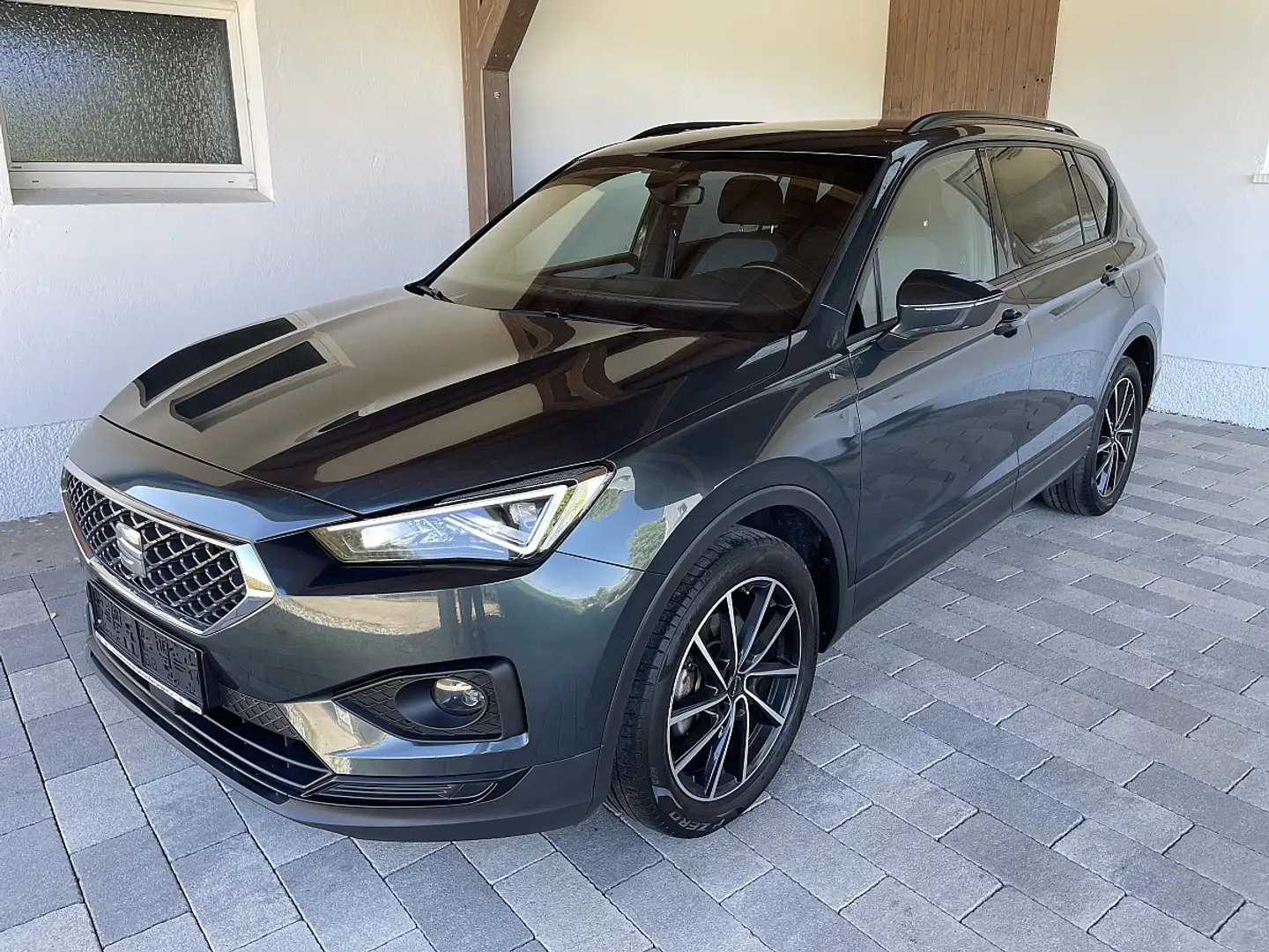 SEAT Tarraco 1,5 TSI ACT Style-7 SITZER-LED-AHV-PANORAMA-ACC... Grau - 2
