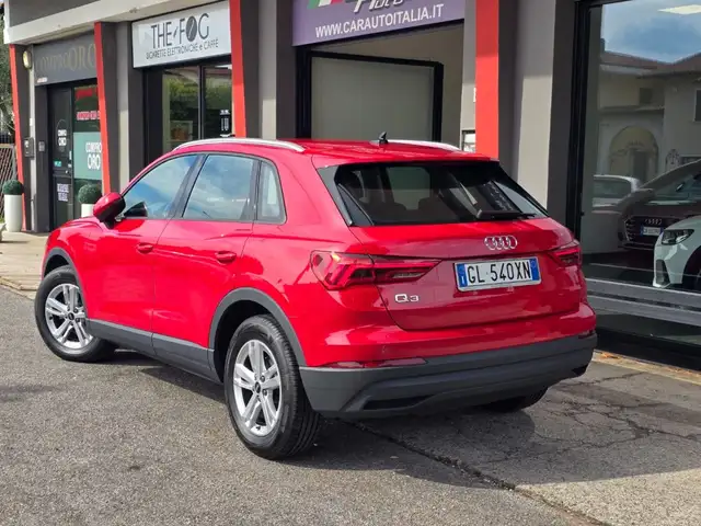 Audi Q3 view 9