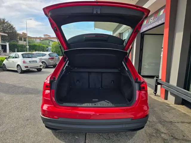 Audi Q3 view 10