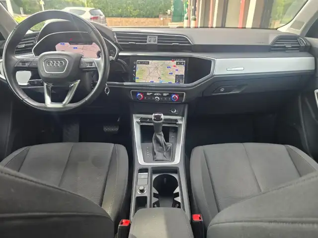 Audi Q3 view 4