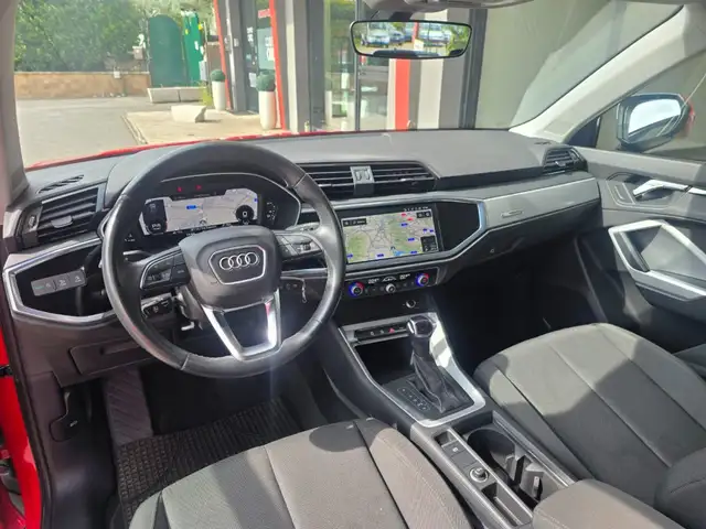 Audi Q3 view 3