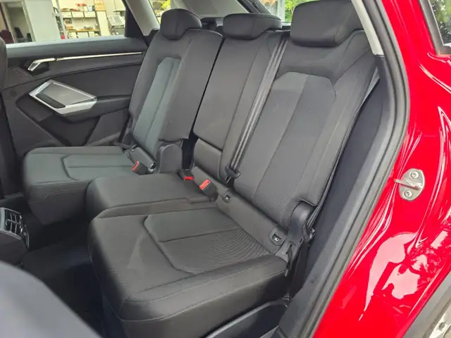 Audi Q3 view 8