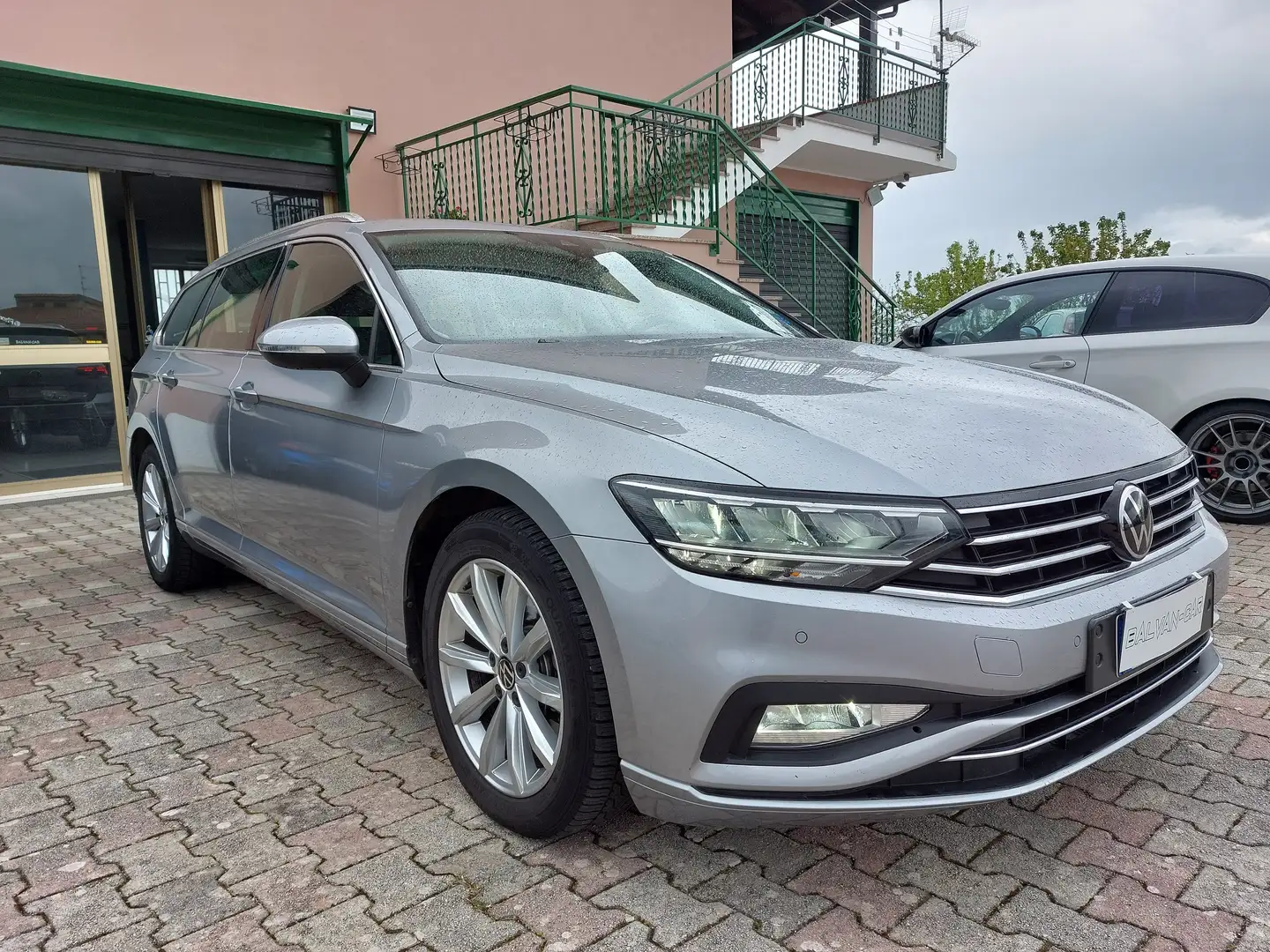 Volkswagen Passat Variant VIII 2.0 tdi Executive 150cv DSG Bronze - 2