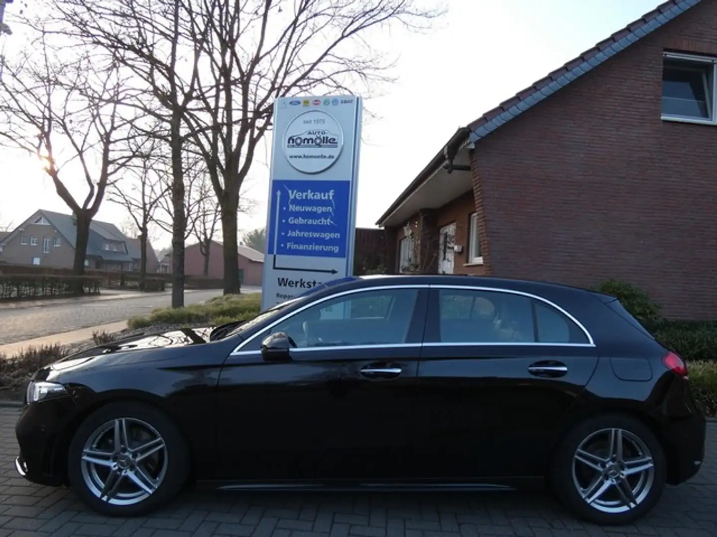 Mercedes-Benz A 200 d AMG-LINE 8-G NAVI DISTR LED RFK ALU PDC Noir - 2