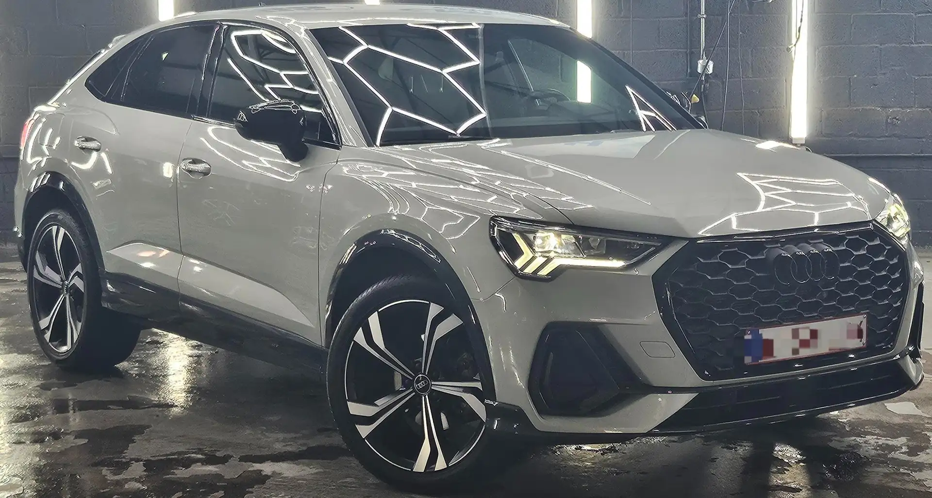 Audi Q3 Q3 Sportback 35 TFSI Business Edition Attraction Zilver - 1