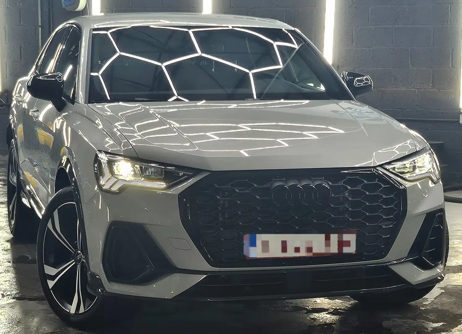 Audi Q3 Q3 Sportback 35 TFSI Business Edition Attraction Zilver - 2
