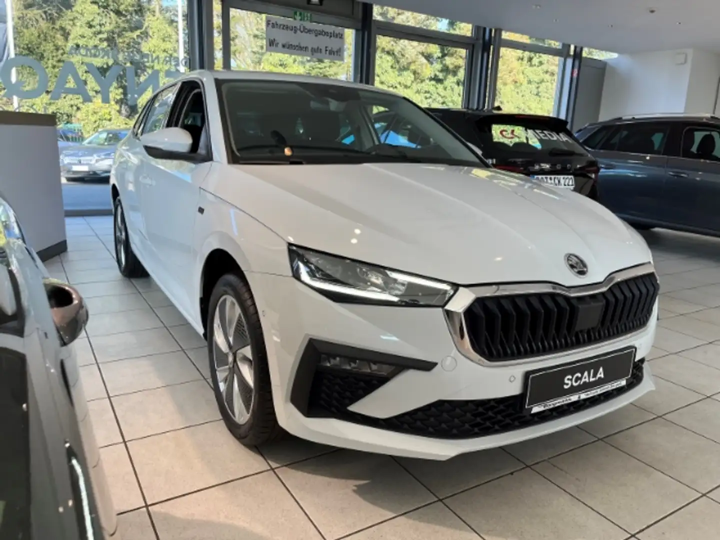 Skoda Scala Tour 1.0 TSI Navi digitales Cockpit LED ACC Apple Weiß - 2