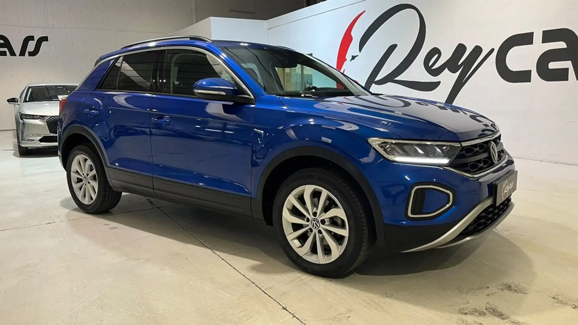Volkswagen T-Roc 1.0 TSI Life 81kW Azul - 1