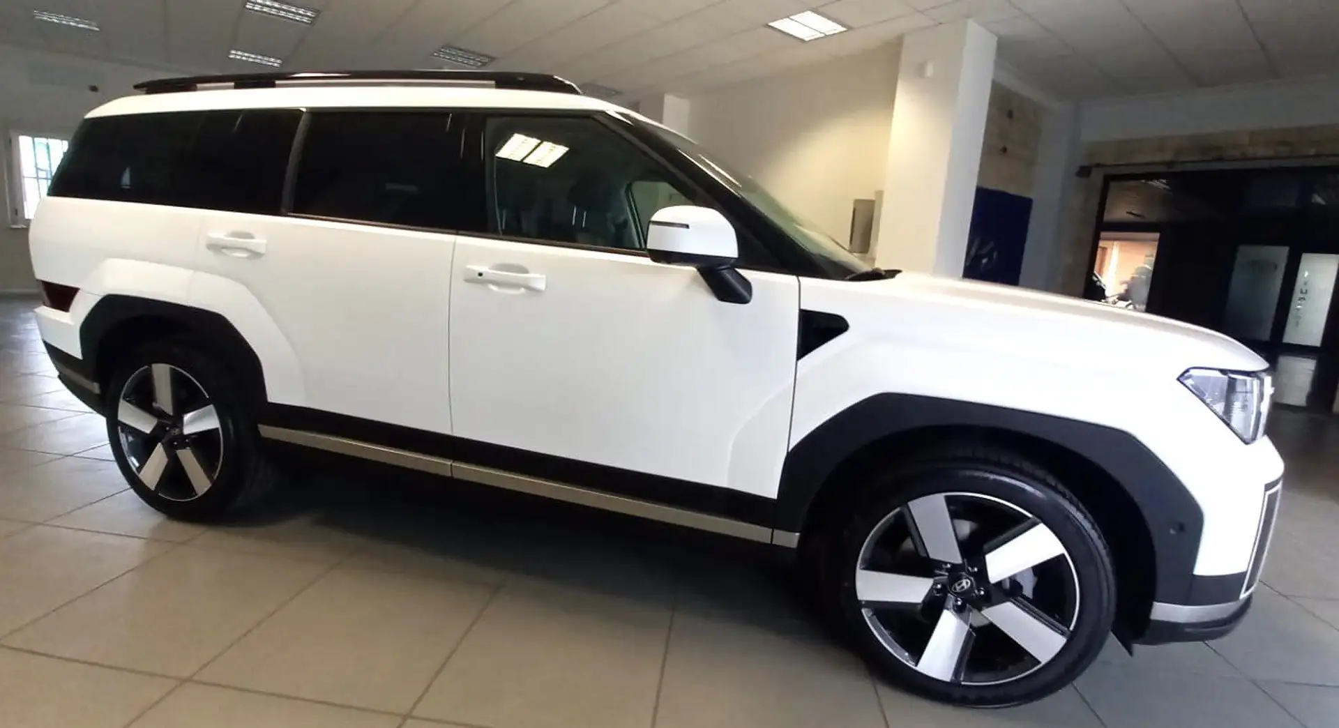 Hyundai SANTA FE 1.6T-GDi PHEV 4WD AT 7 posti XClass Bílá - 2