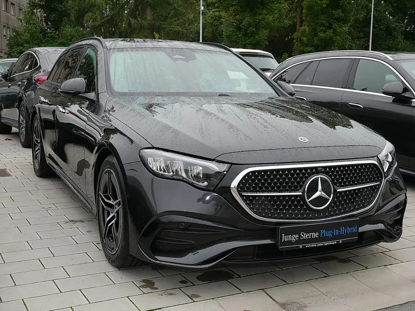 Mercedes-Benz E 300 e T-Modell AMG+NIGHT+AHK+KEYLESS-GO+DISTR. Grijs - 2