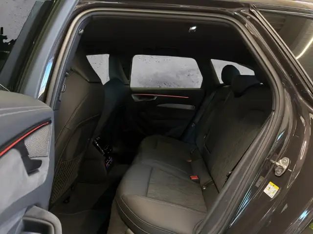 Audi A6 Avant view 10