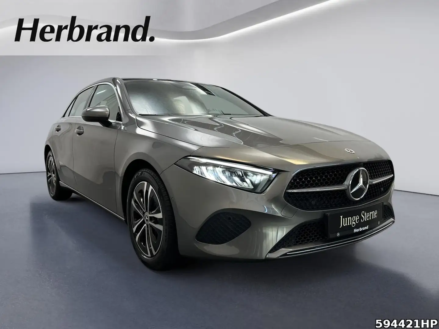 Mercedes-Benz A 180 Progressive   Pano LED Kamera Lenkradhzg. Grau - 2