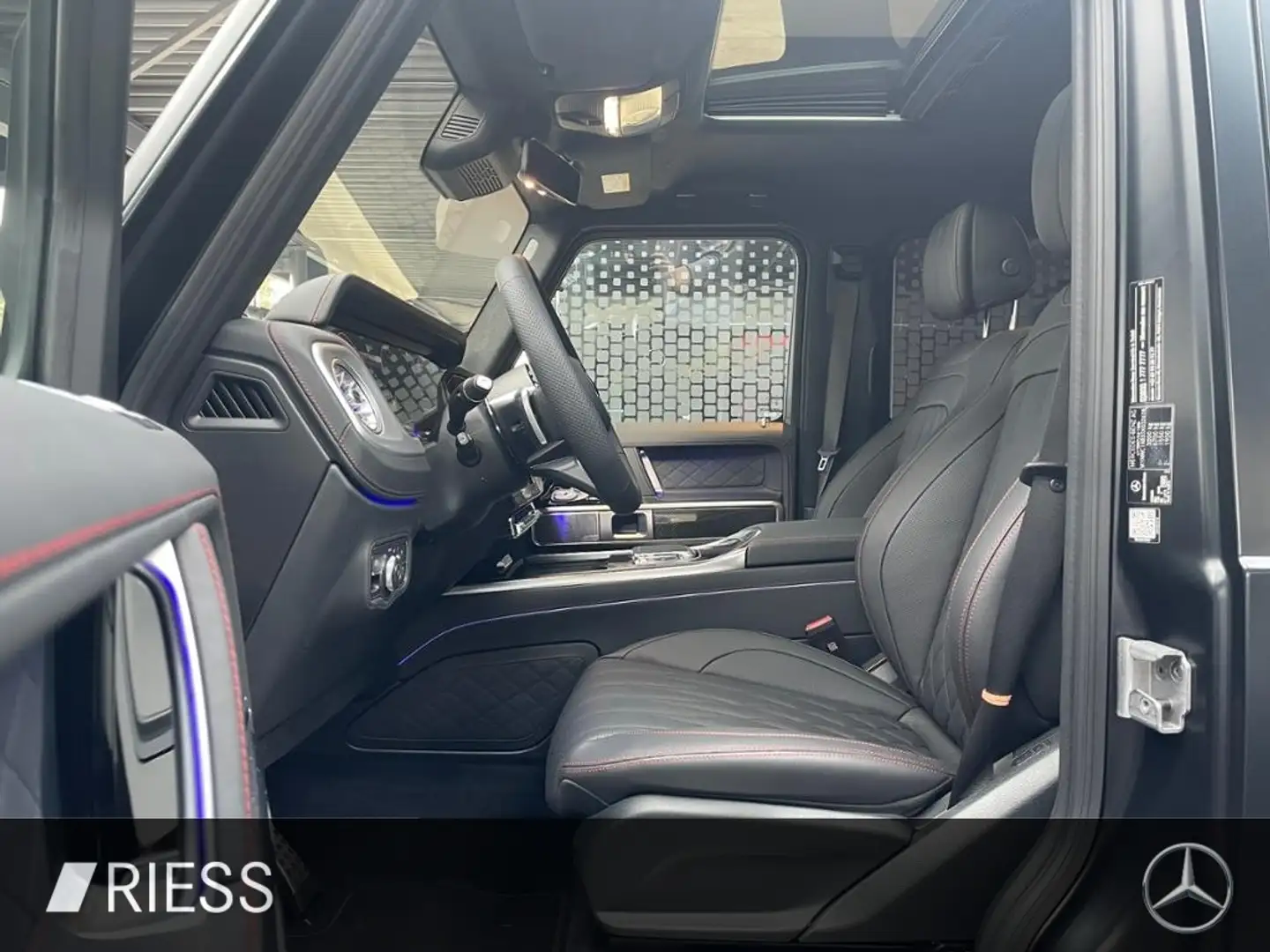 Mercedes-Benz G 450 d 4M AMG+AHK+STD-HZG+NIGHTPAKET-II+FONDTV+ Czarny - 2