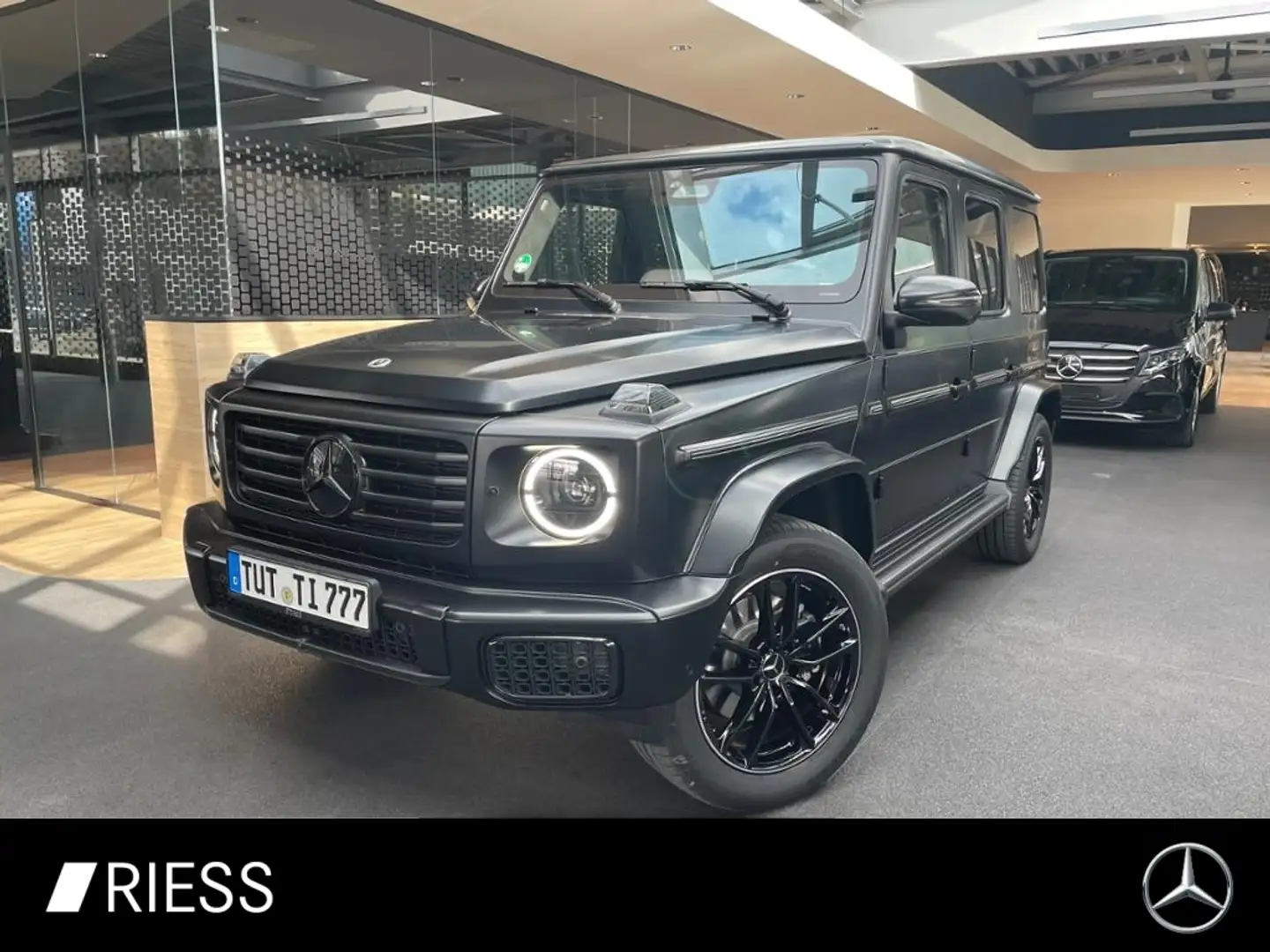 Mercedes-Benz G 450 d 4M AMG+AHK+STD-HZG+NIGHTPAKET-II+FONDTV+ Zwart - 1