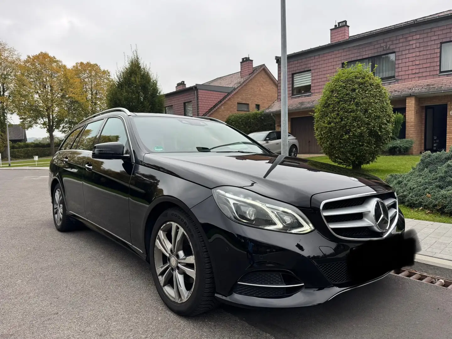 Mercedes-Benz E 220 BLUETEC Zwart - 1